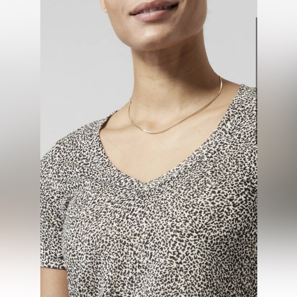 Athleta Breezy Scoop V-Neck Tee Leopard Print Women’s XXS